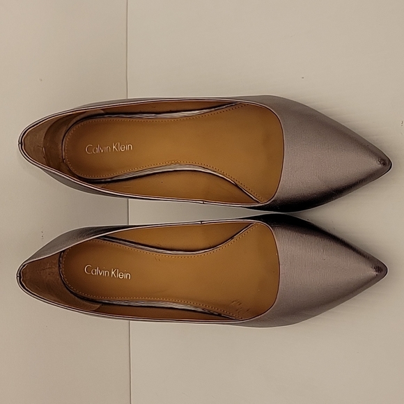 CALVIN Klein Gayle Metallic Pumps - Picture 4 of 8